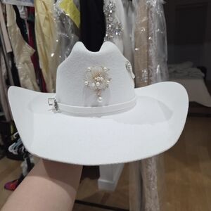 White Bridal Women's Felt Western Hat with Pearl Floral Pin Bridal Cowgirl Hat